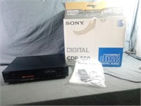 Sony Digital CFP- 550 Compact Disc Player Powers