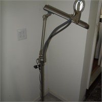 Floor Lamp/Magnifier/Clip