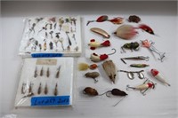 LARGE LOT OF VINTAGE LURES:
