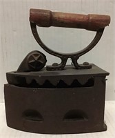 ANTIQUE SAD IRON CAST IRON