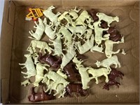 LARGE GROUP OF VINTAGE PLAYSET FARM ANIMALS