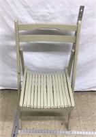 D1) WOOD CHAIR, PAINTED GRAY, FOLDS UP FOR STORAGE