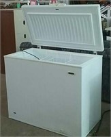 Working Frigidaire chest freezer 41x21x34H