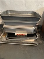 LOT OF ASSORTED BAKING PANS