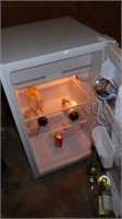 Small partment refrigerator works well