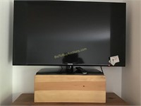 Samsung 36" TV W/Remote & wood Riser