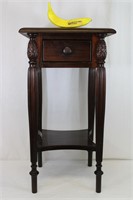 Antique Mahogany End Table W/Pineapple Columns