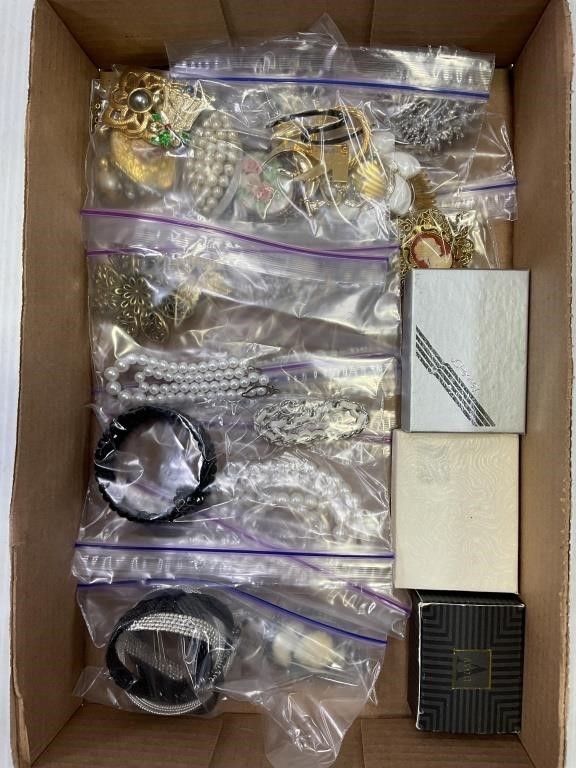 LARGE LOT OF ASSORTED COSTUME JEWELRY