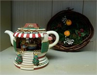 Music box teacup of mice and wreath, the mice