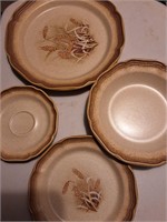 4 vintage plates