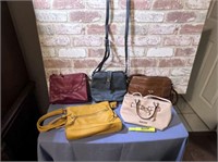 BOX LOT: 5 PCS WOMENS HANDBAGS/PURSES -