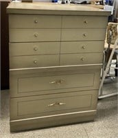 Vintage 4 Drawer Dresser (32"W x 18"D x 42"H)