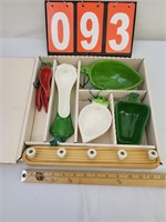 Vintage Pepper Measuring Cups