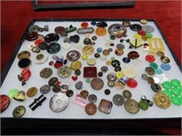 Showcase of old buttons.