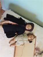 (2)Antique dolls.