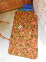 Pair of floral carpet rugs, 48x27