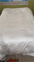 Very clean Full size bed including bedding and