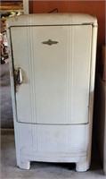 Antique Vintage Refrig - works