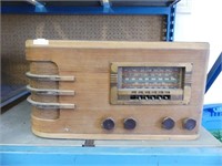 GENERAL ELECTRIC H-70 WOOD CASE RADIO 22" WIDE