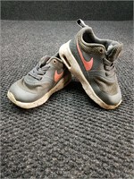 Vintage Nike childrens shoes, size 5c