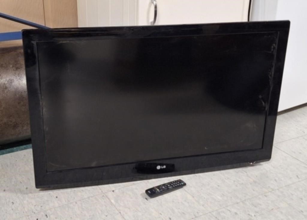 LG 42-in Flat Screen TV w/ Remote
