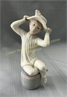 Lladro porcelain figurine, Girl with Hat Figurine