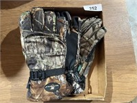 (2) Pair of Camo Gloves