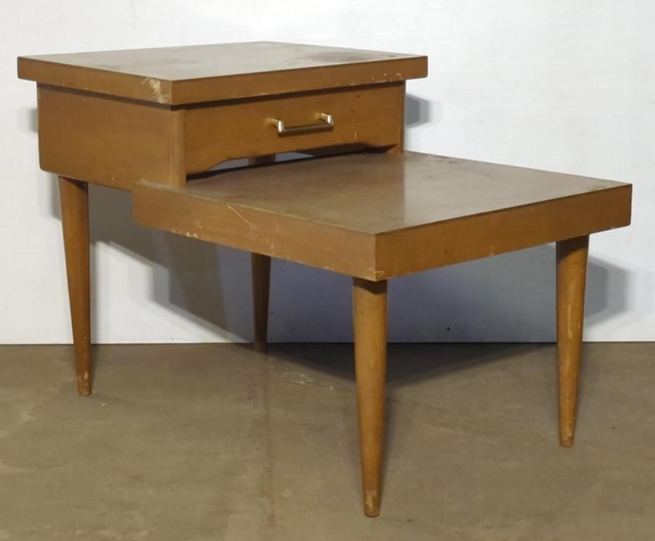 (L) Mid Century MERSMAN End Table (20"×30"×21")