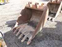 36" Backhoe Bucket w/Teeth