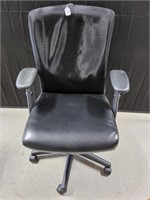 Black Mesh Arm Office Chair