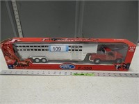 Ford F350 pulling a livestock trailer; 1:32 scale
