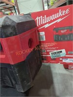 Milwaukee M18 2 gallon wet/dry Vacuum