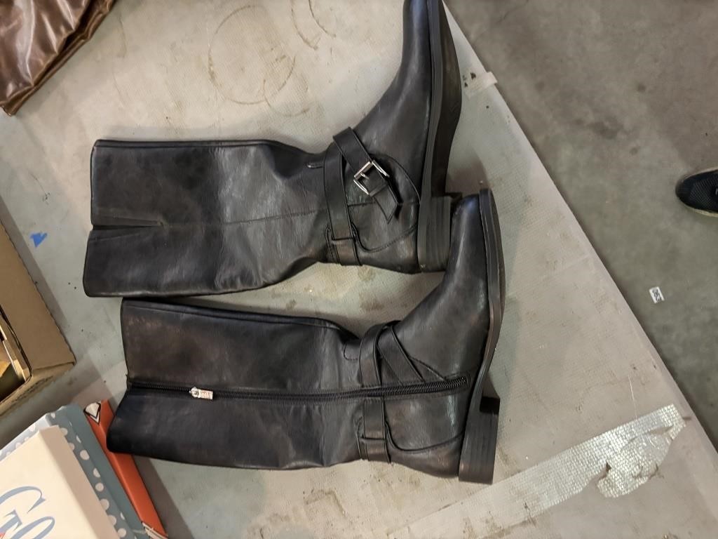 Kenneth  Cole  reaction boots size 8.5