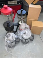 LOT OF 6 COFFEE PRESS AND BEAKERS