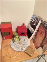 Lot of Collectibles, Barry Manilow, etc...
