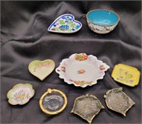Assorted small dishes of ceramic, porcelain,