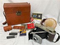 Polaroid Land Camera Model 80,  Accessories & Case