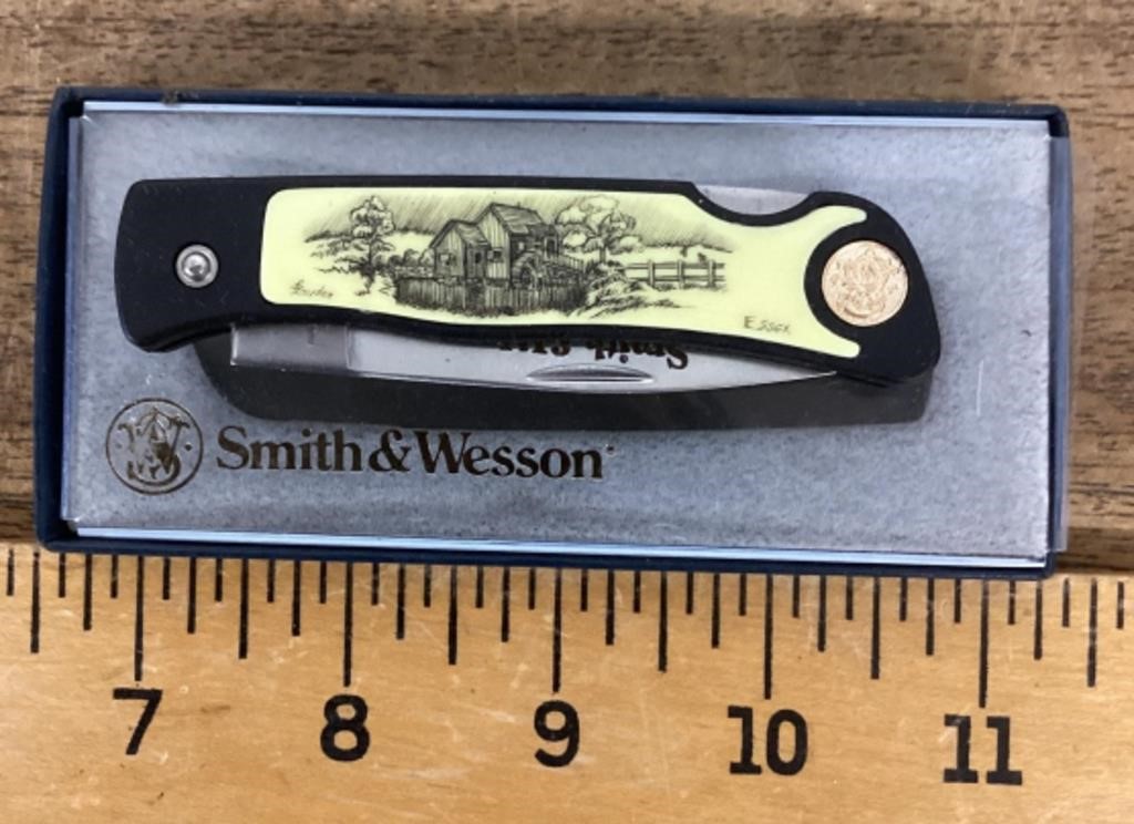 Smith and Wesson pocket knife