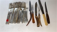 5-CARVING KNIVES & FORKS/  24 FORKS FROM THE WYNN