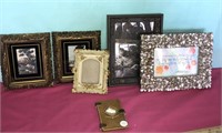 Lot of Pretty Picture Frames.