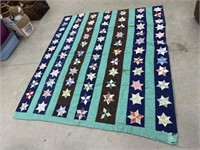 Star-patterned quilt - 6’4”x5’6”