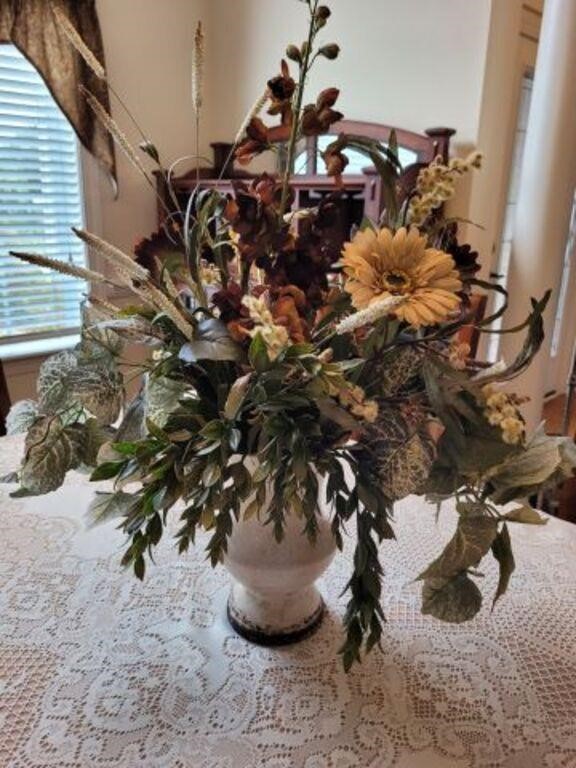 CRACKLE STYLE VASE AND FLORAL ARRANGEMENT