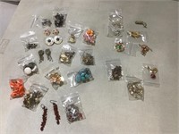 Vintage & current jewelry;earrings, pins ***