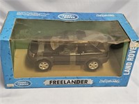 ERTL COLLECTIBLES 1:18 SCALE DIE CAST LAND ROVER
