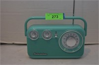 Vintage Look Studabaker AM/FM Radio. Works