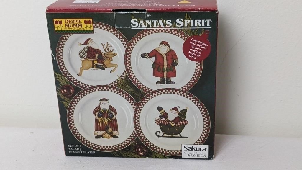 SAKURA SANTA'S SPIRIT HOLIDAY PLATES