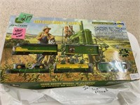 Athearn train Set, NIB, John Deere Model B