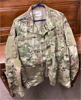 Camo Army jacket --Size L- Reg