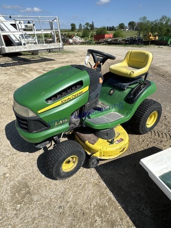 JD LA115 RIDING LAWN TRACTOR, NOT RUNNING,