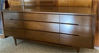 Vintage dresser- drawer needs